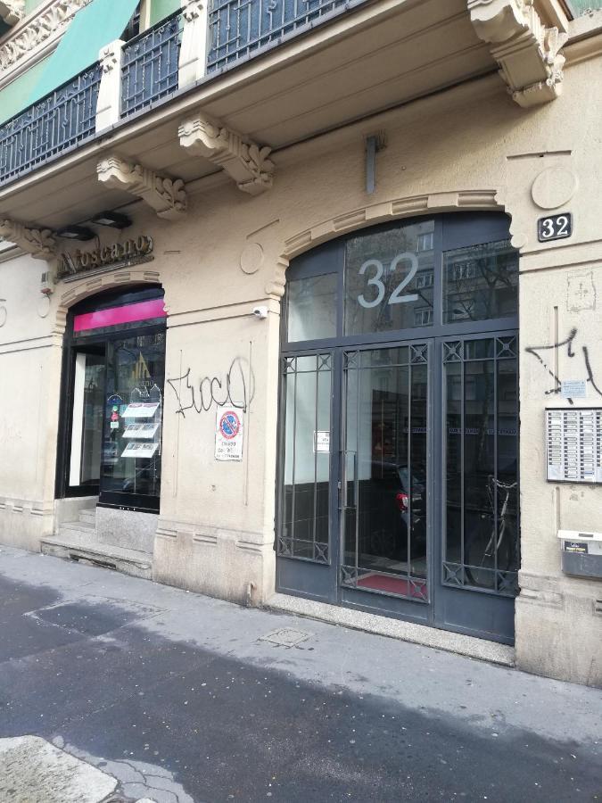 Al 32 Apartment Milan Bagian luar foto